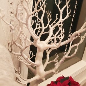 Decorations for leigh